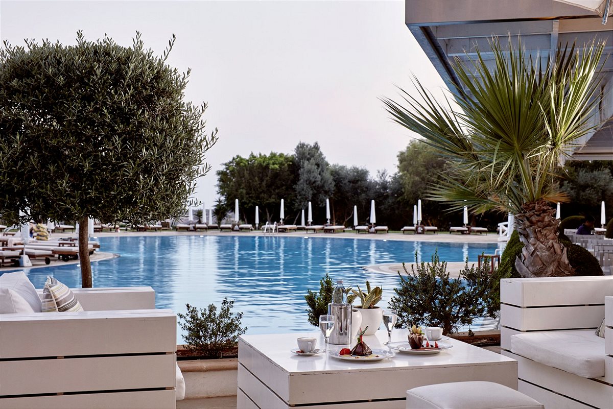 Grecian Park - Luxus am Pool genießen