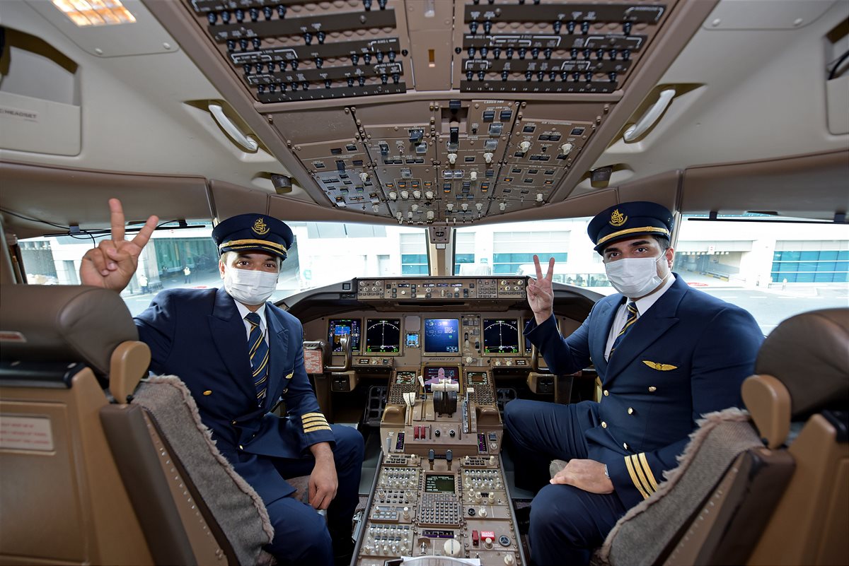 Emirates führt ersten Flug mit vollständig geimpften Crews am Boden und in der Luft durch