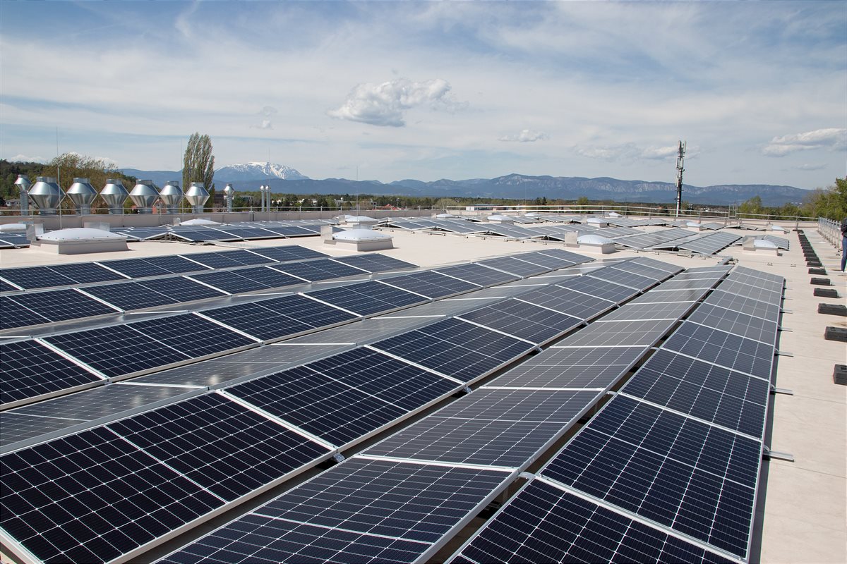 2.100 m2 große Photovoltaikanlage am Betriebsstandort von List GC im südlichen Niederösterreich