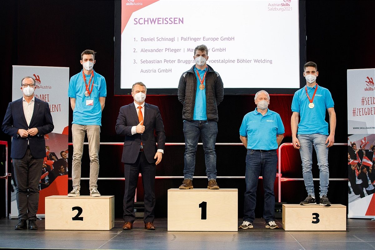 Daniel Schinagl (Mitte), Sieger bei der AustrianSkills in der Disziplin Schweißen 